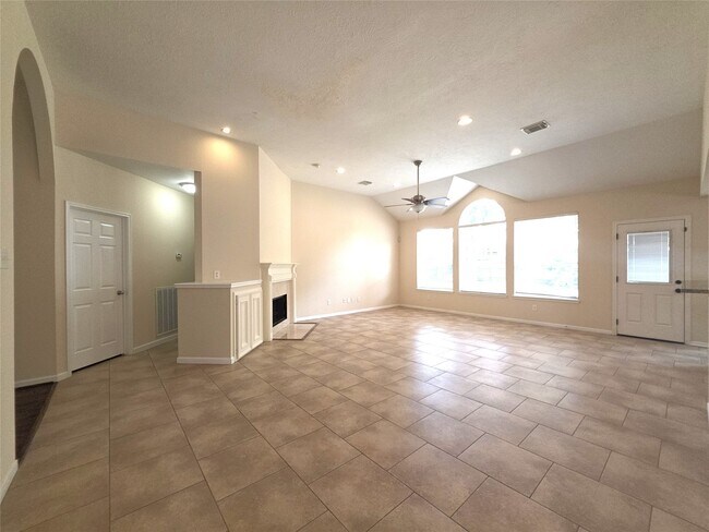 Foto del edificio - 9630 Green Valley Ln