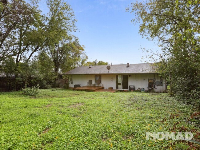 Building Photo - Updated home conveniently located in highl...