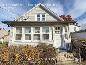 Building Photo - 997 Merton Ave