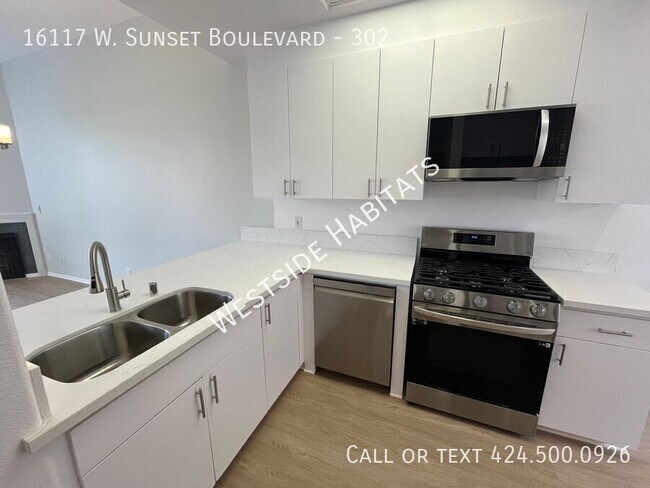 Foto del edificio - 16117 W Sunset Blvd