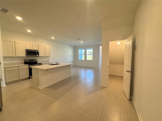 Building Photo - 2819 Maloof Dr