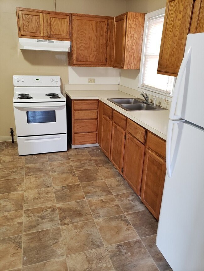 Foto del edificio - Nice 4 Bed 1.5 Bath Home in KCMO-Coming SOON!!