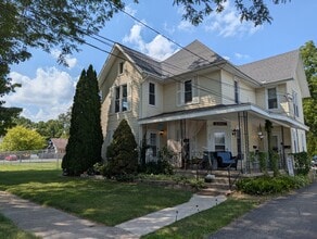 Building Photo - 209 Elm St
