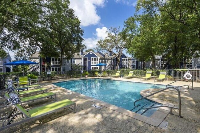 Foto del edificio - 3300 Rollingbrook Dr