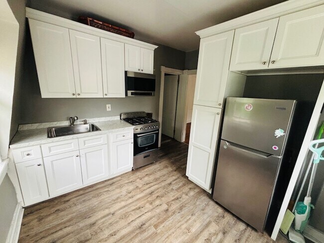 Foto del edificio - 145 Carpenter Ave