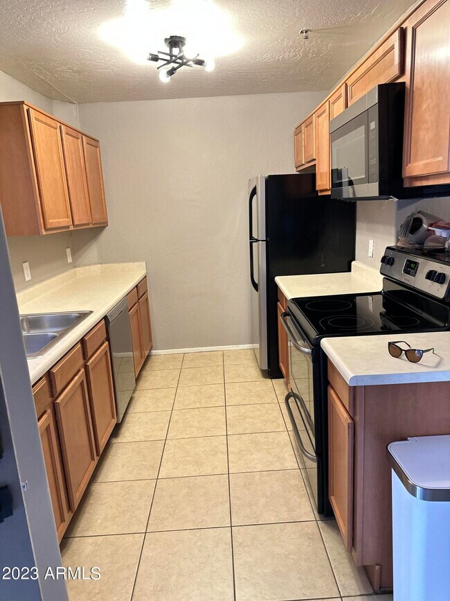 Building Photo - 1287 N Alma School Rd