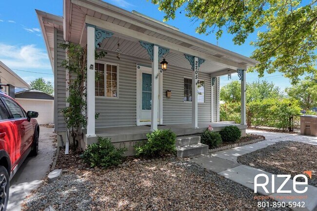 Building Photo - 2205 800 E