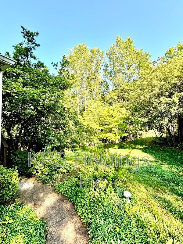 Building Photo - 542 Whitcover Cir