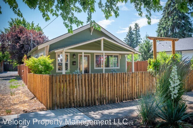 Foto del edificio - 2 br, 2 bath House - 1034 NW Columbia St.