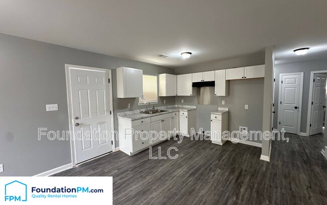 Building Photo - 605 Howard Dr