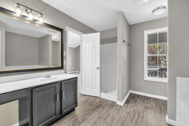 Foto del edificio - 732 Shadow Lake Dr