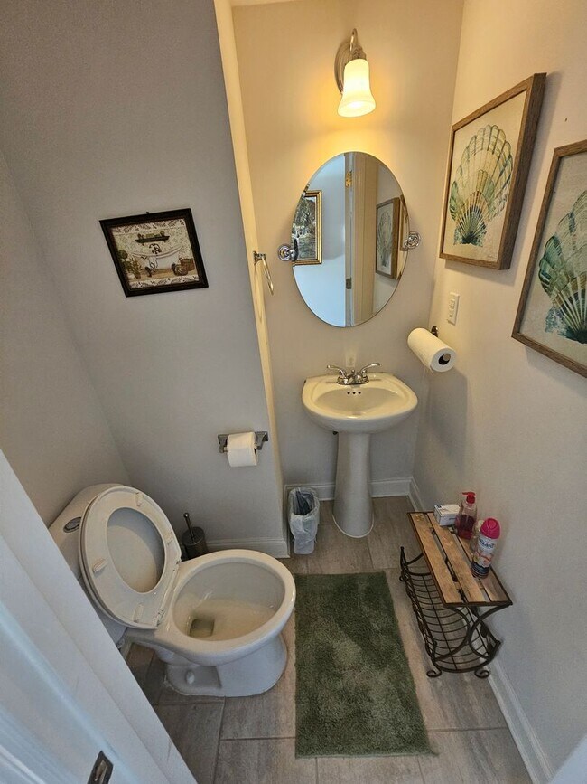 Foto del edificio - 3 bdrm 2.5 bath in downtown area