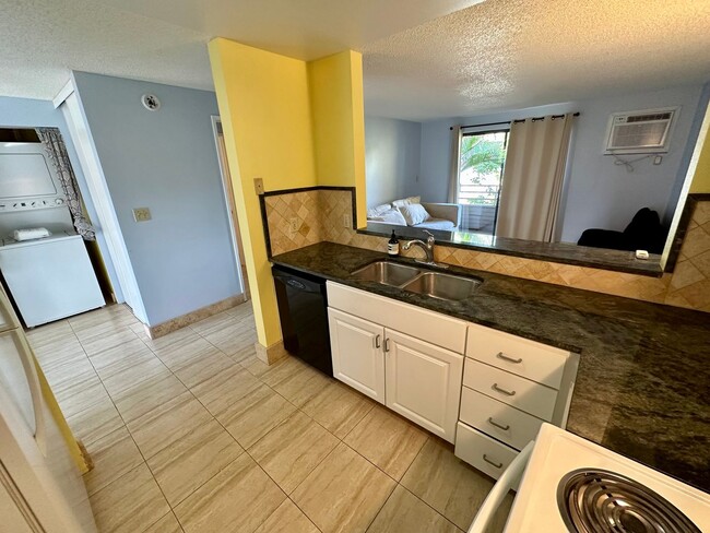 Foto del edificio - Upstairs Kihei Shores Unit w/ Recent Renno...