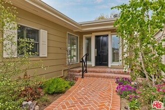 Building Photo - 4211 W Toluca Lake Ln
