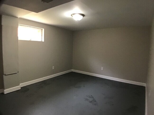 Building Photo - 8144 Appleton Dr