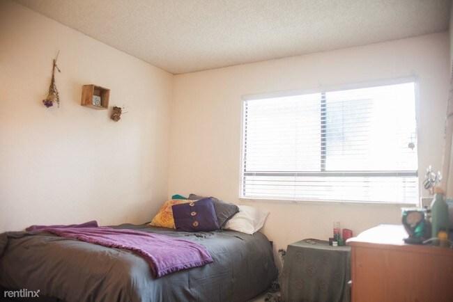 Building Photo - 2 br, 2 bath  - 570 Peach St Apt 3