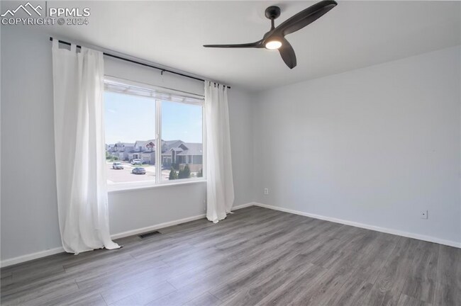 Foto del edificio - 4966 Hawk Meadow Dr