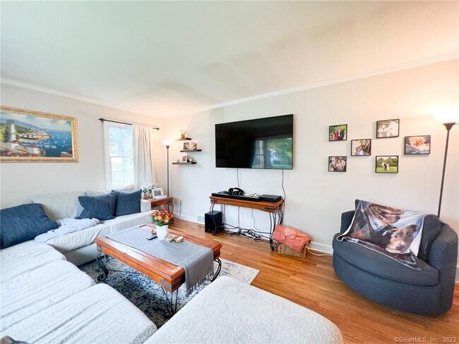 Building Photo - 25 Pascip St