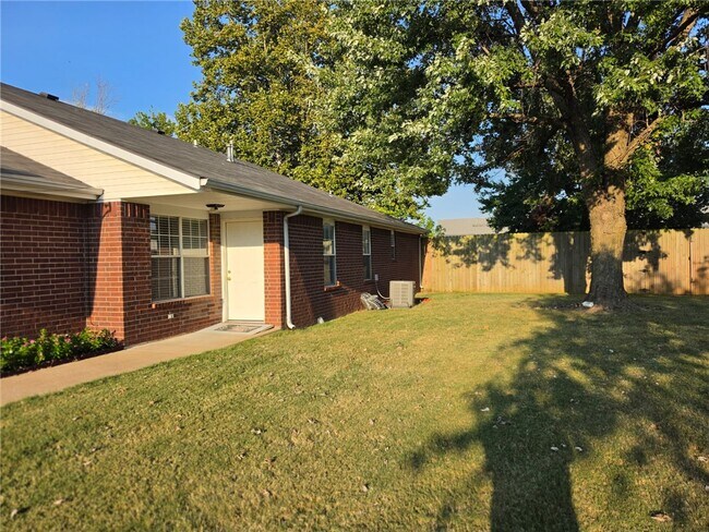 Building Photo - 809 Kinkade Pl