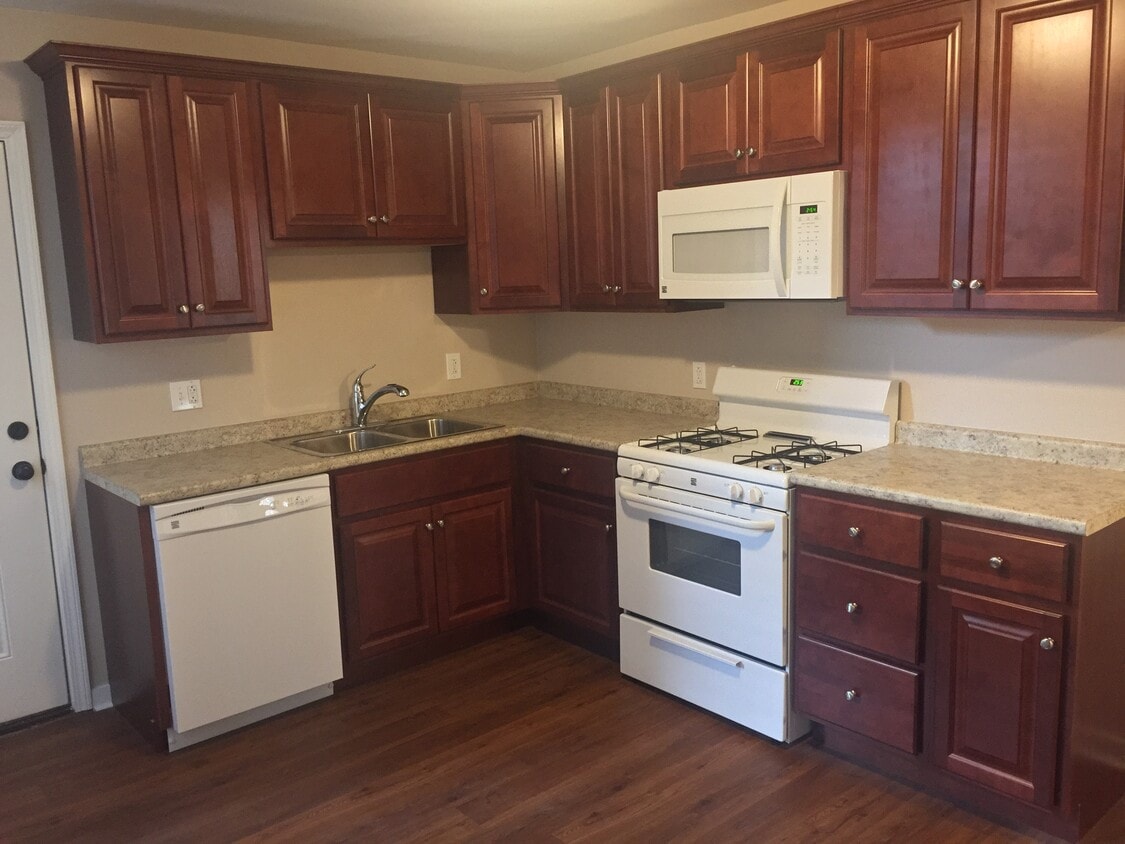 Kitchen - 117 Stratford Avenue (Pittsburgh, PA)