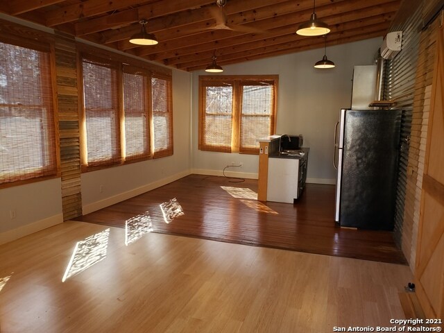 Foto del edificio - 1120 W Woodlawn Ave