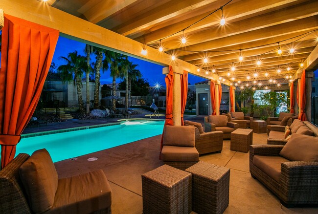 Poolside Cabanas - The Vistas Apartment Homes