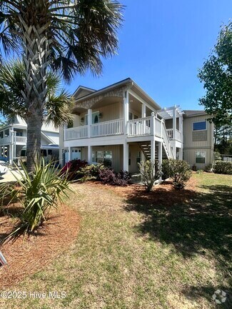 Building Photo - 384 Hamilton Dr SE