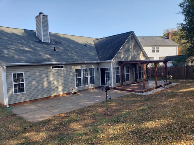 Building Photo - 103 Lantana Ct
