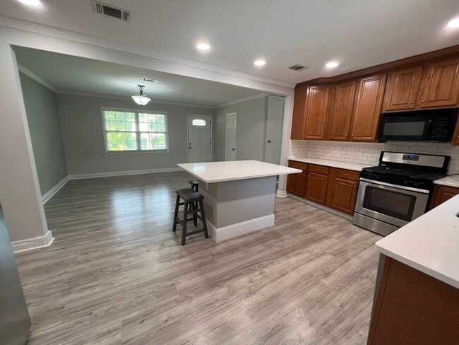 Building Photo - Pensacola - Mallory Heights - 3 Bedroom, 2...