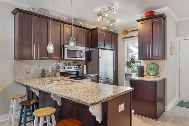 Building Photo - 2711 Bay Club Dr