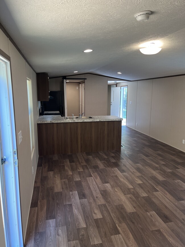 Building Photo - Single Family Manufactured Home