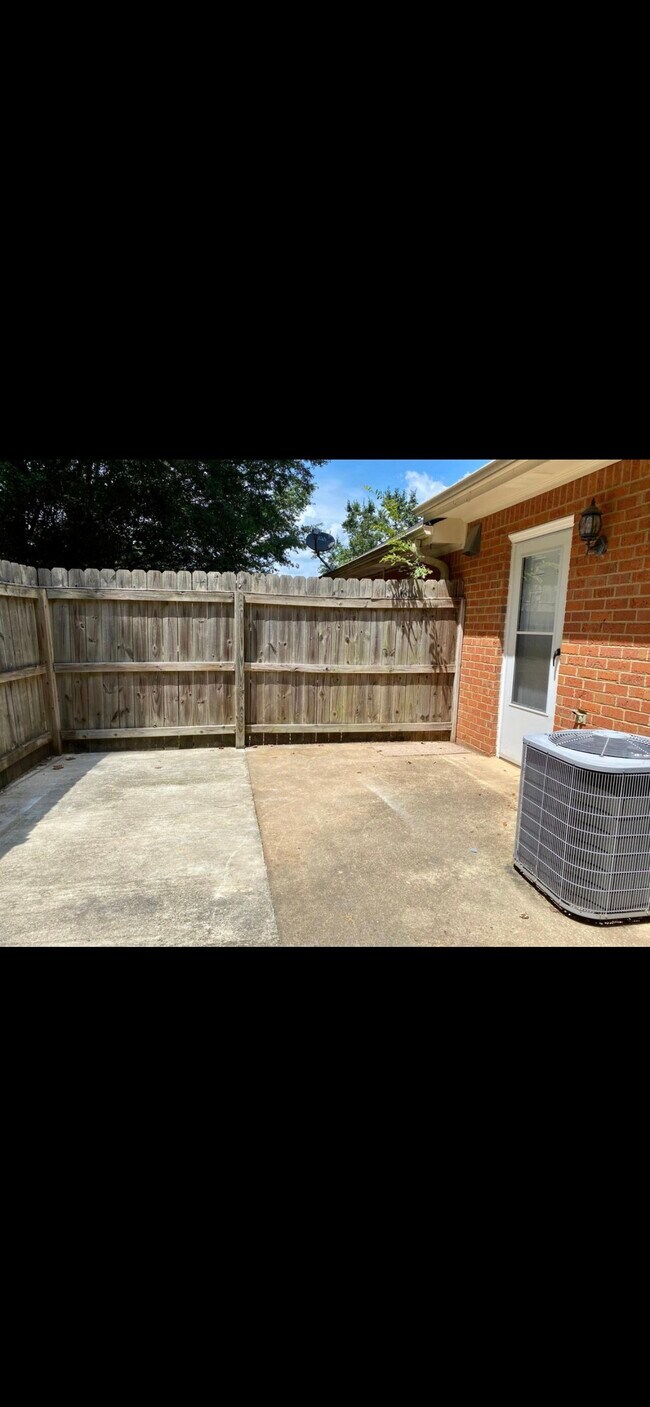 635 Huntington Rd Unit 101, Athens, GA 30606 Condo for Rent in