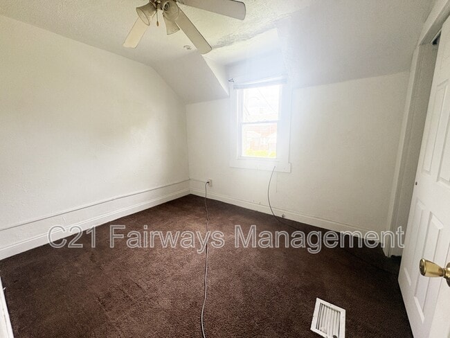 Building Photo - 877 Vankirk St