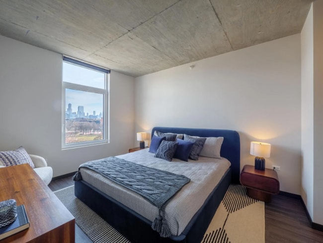 Foto del edificio - 1601 W Lake St