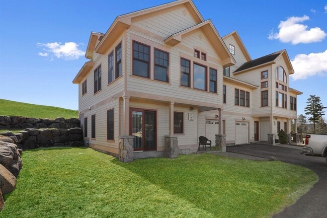 Building Photo - 13 Greenscapes, 9