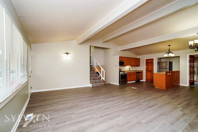 Building Photo - Move-in Ready 4 BR, 2.5 BA home