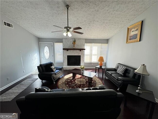 Foto del edificio - 17 Hartley Woods Dr