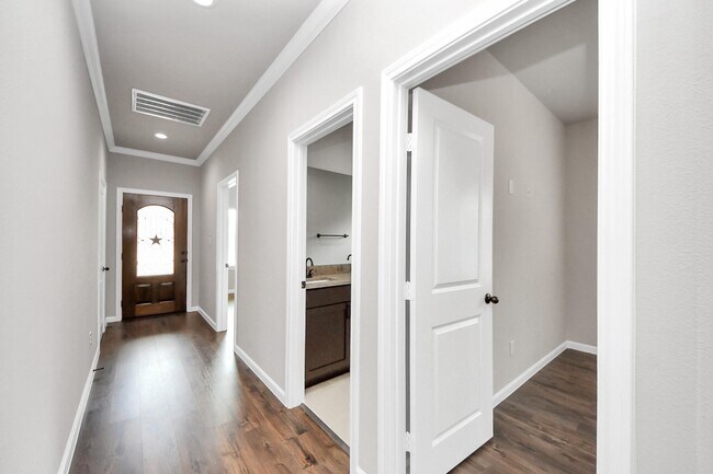 Foto del edificio - 314 Carlos Leal Dr