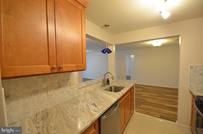 Foto del edificio - 10009 Vanderbilt Cir