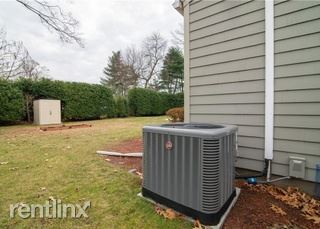 Building Photo - 2 br, 1 bath House - 40 Twin Oak Dr