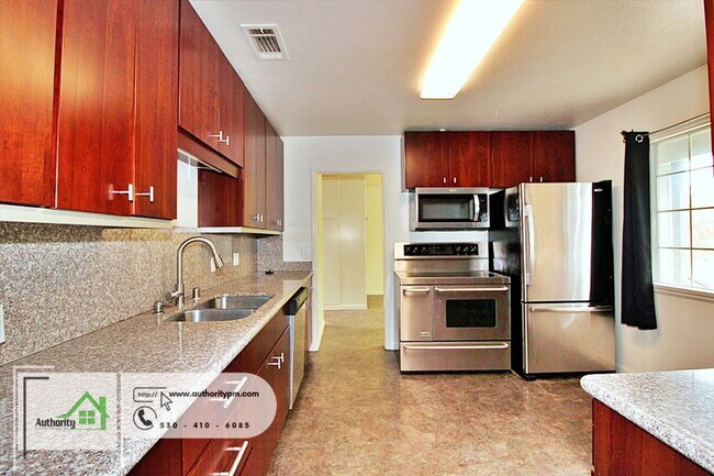 Foto del edificio - 2350 Bonnie Dr