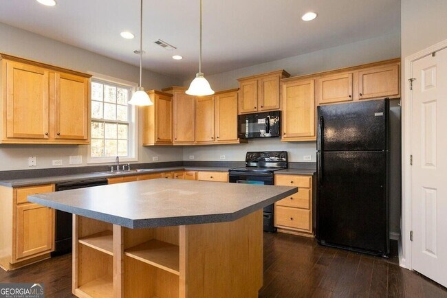 Building Photo - 345 Revolution Dr