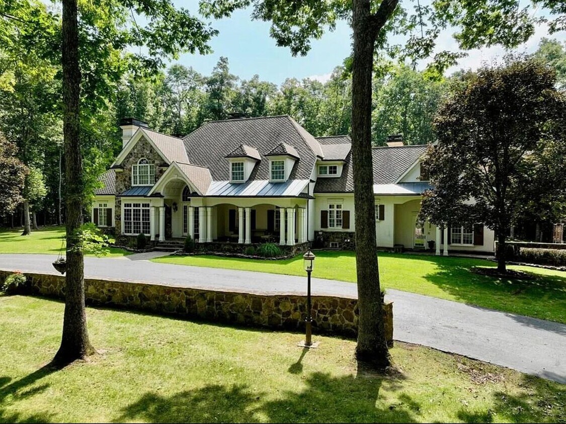 Primary Photo - 5 Bedroom Single Family Home in Daniels