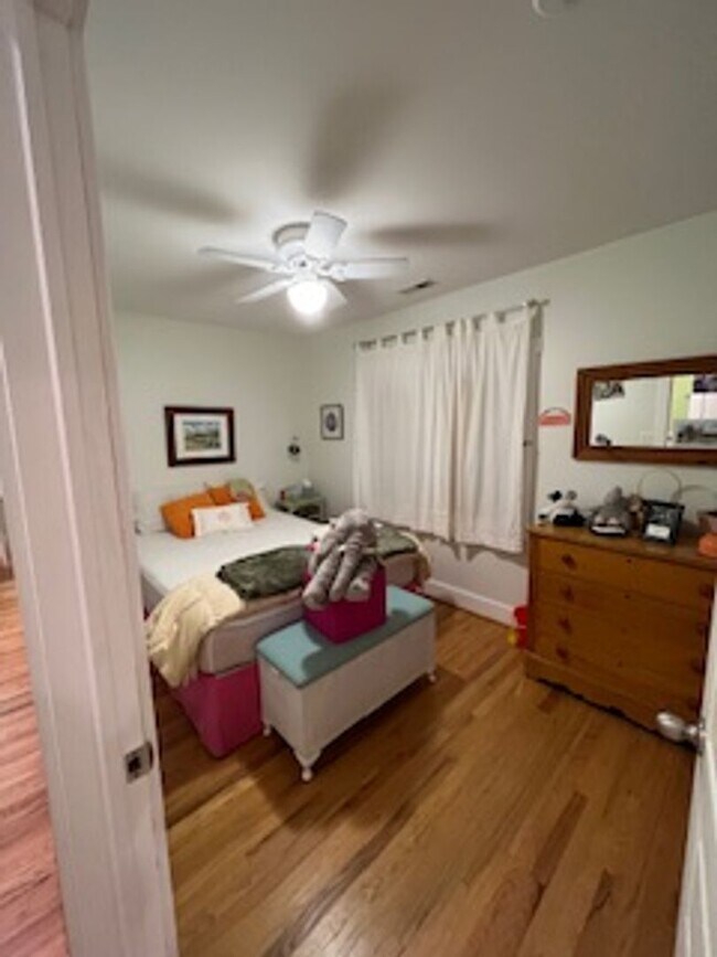 Foto del edificio - Waterfront Three Bedroom Two and a Half Bath