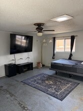 Building Photo - 825 Palomas Dr SE