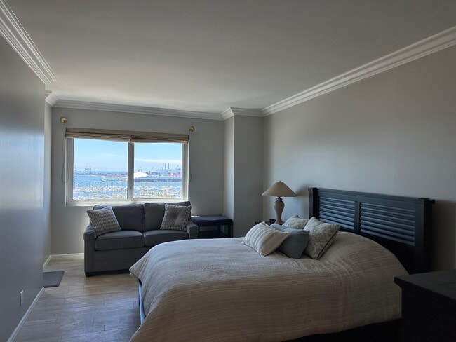 Building Photo - 525 E Seaside Way