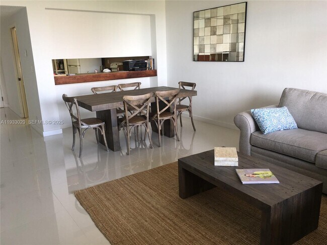 Foto del edificio - 201 Crandon Blvd