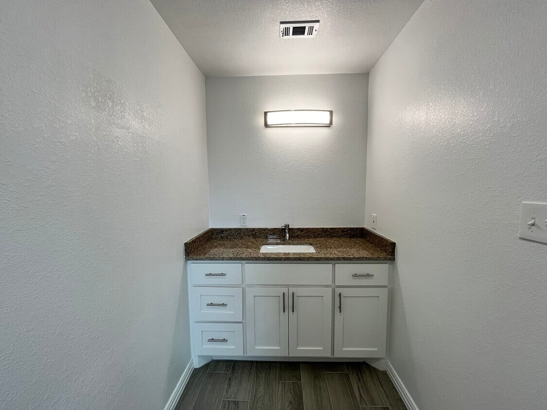 Foto del edificio - 5706 Howell St