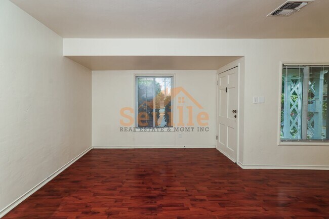 Foto del edificio - Single story 3BR/1BA home in convenient South Berkeley neighborhood.