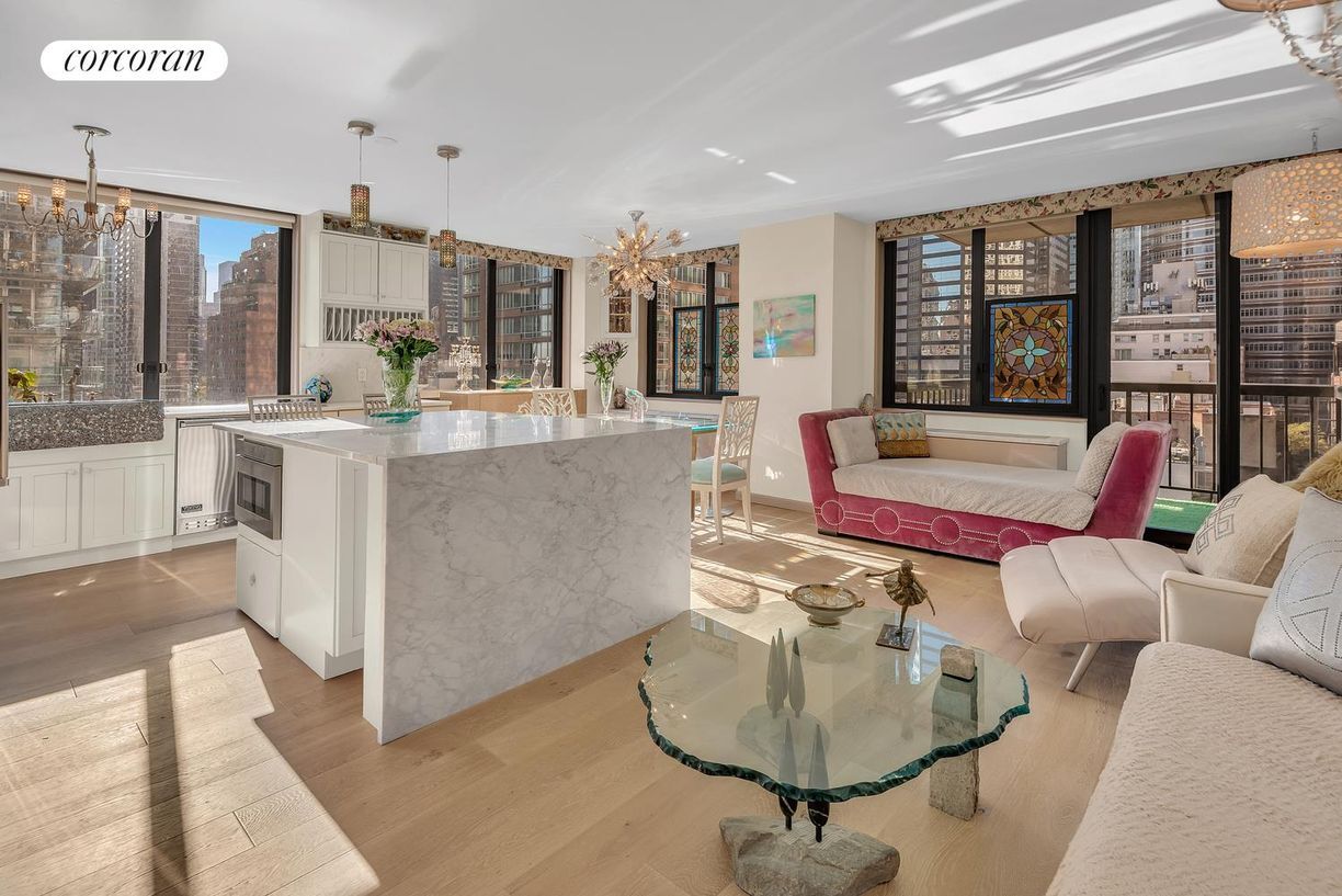 Foto principal - 300 E 54th St
